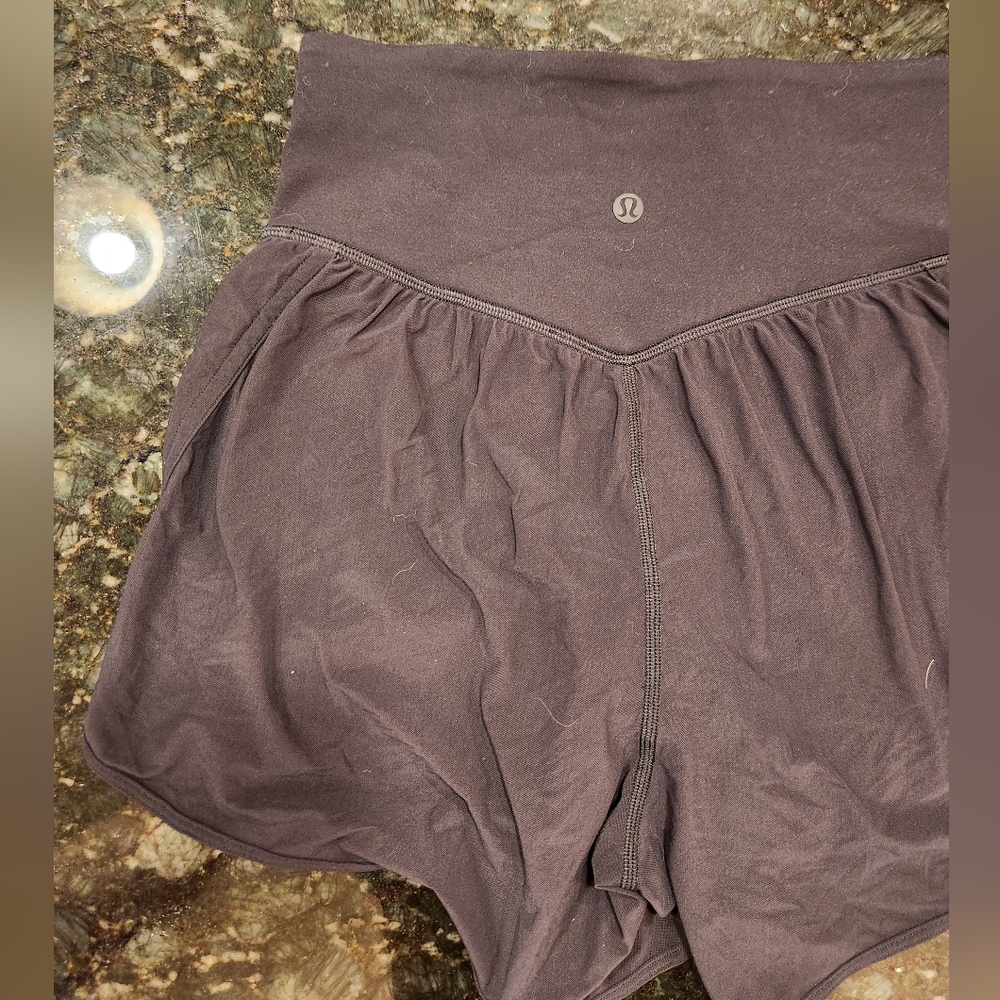 🖤 Rare lululemon double lined shorts